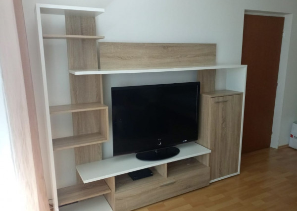 Prenájom 1 izbový slnečný byt s  2 balkónmi, Školská, Banská Bystrica