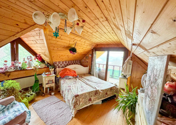 Predaj - dvojpodlažný zrub v obci Rykynčice s pozemkom 7212m2