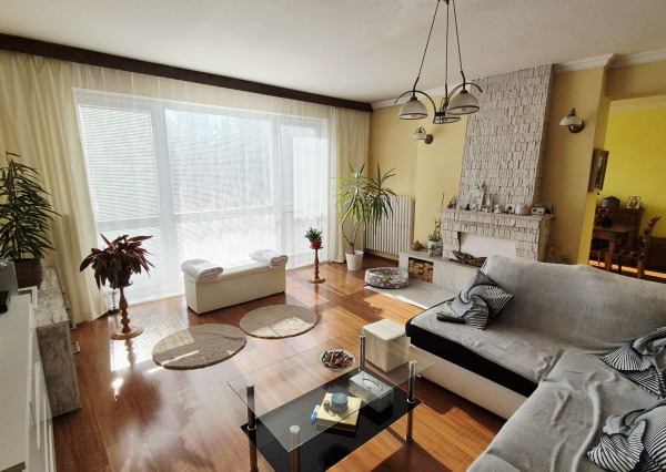 Veľkometrážny rodinný dom s dvojgarážou v centre Galanty